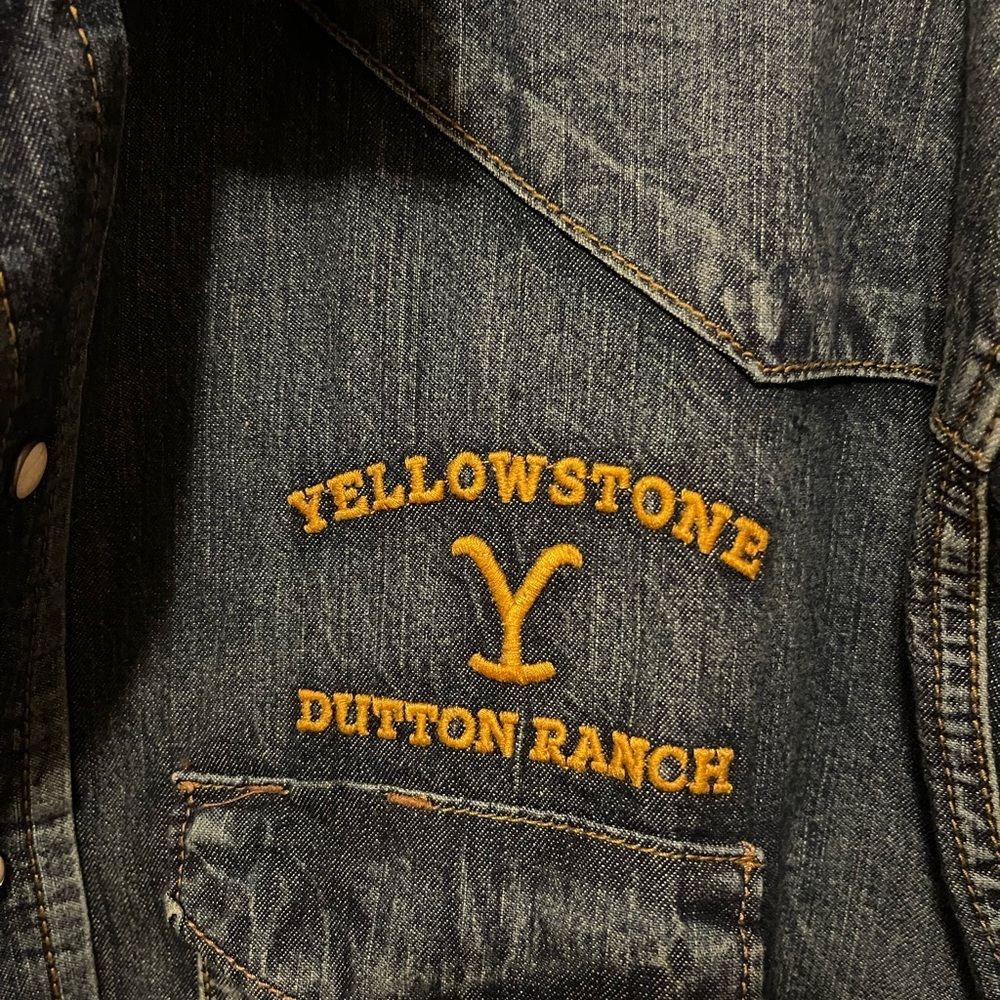 Yellowstone Dutton Ranch Men's Denim Shirt - Picture 2 of 6